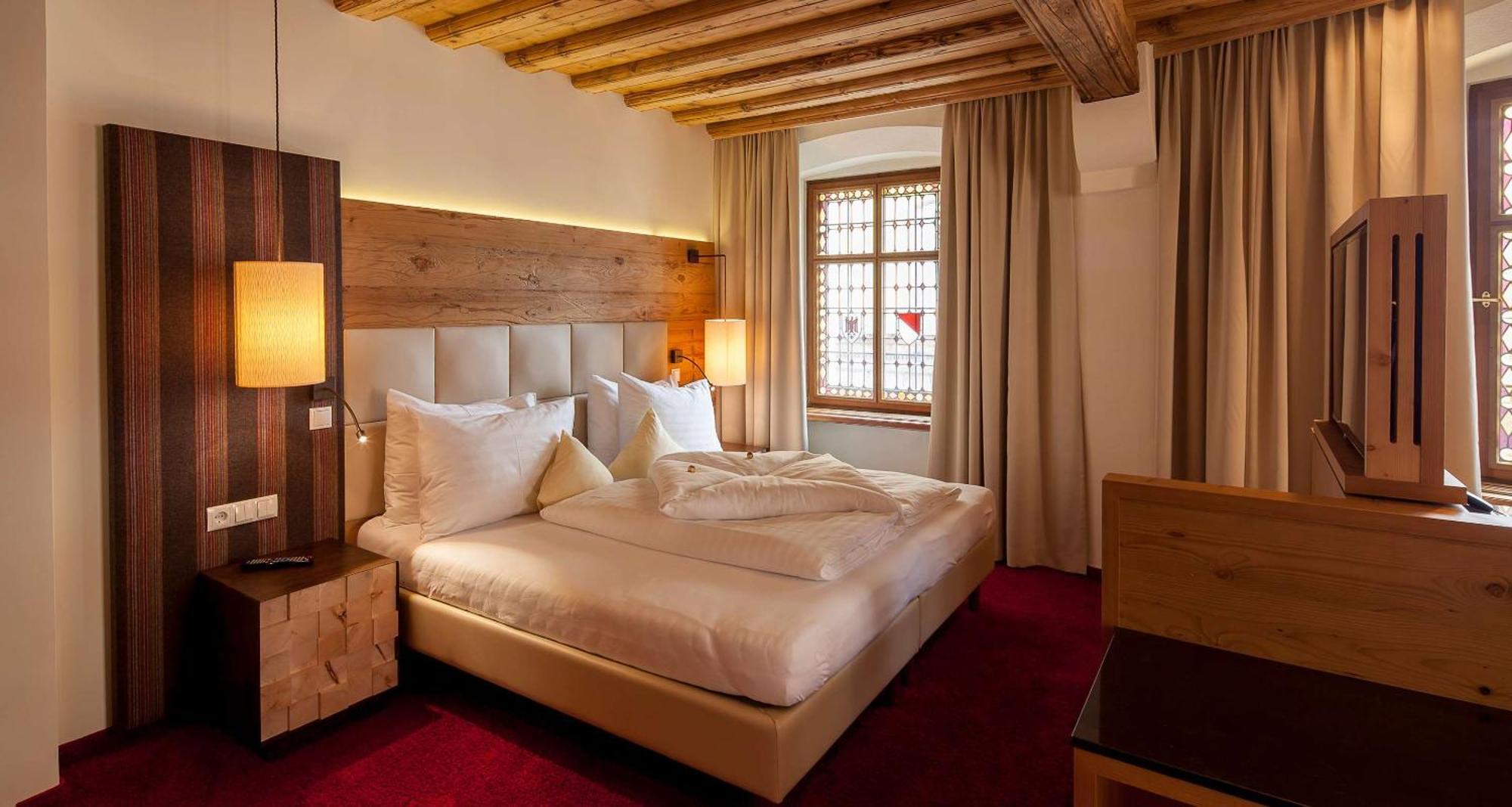 Western Goldener Adler Hotel